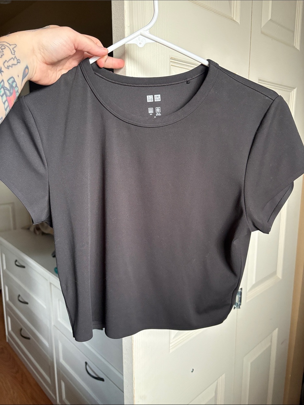 UNIQLO Black Short-Sleeve Crop Top